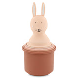 Gobelets Mrs. Rabbit Trixie utilisés comme jouets de bain