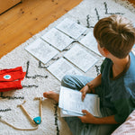 Enfant découvrant les dessins Héros du quotidien de la recharge Kidydraw Pad Kidywolf